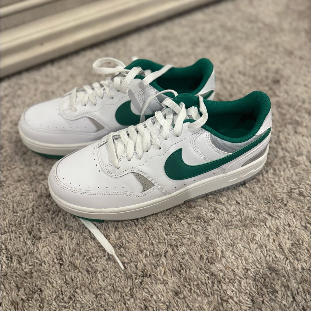 Nike women's White and Green Sneakers